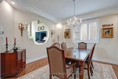 203 Burloak Drive • Oakville, ON photo 8