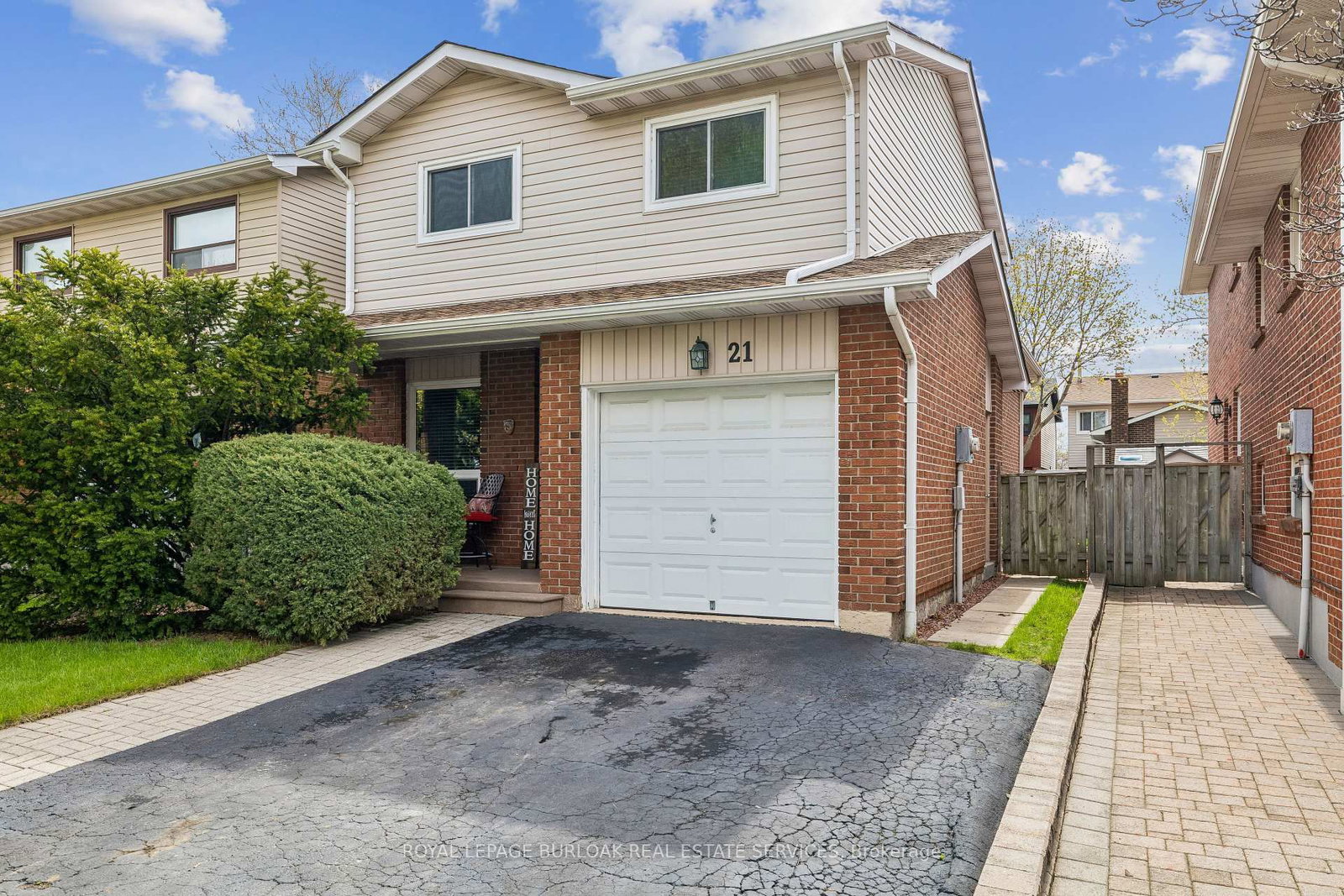 21 Lionshead Lookout • Brampton, ON photo 1