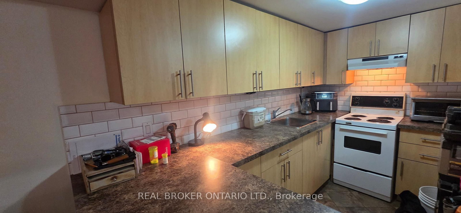 17 Howard Park Avenue • Toronto, ON photo 14
