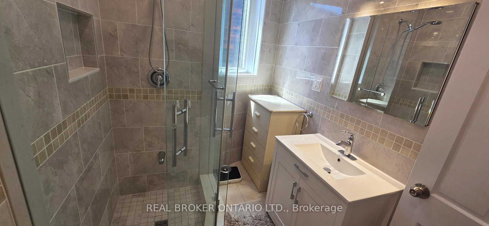 17 Howard Park Avenue • Toronto, ON photo 19
