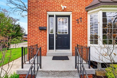 77 Mineola Road E — photo 5