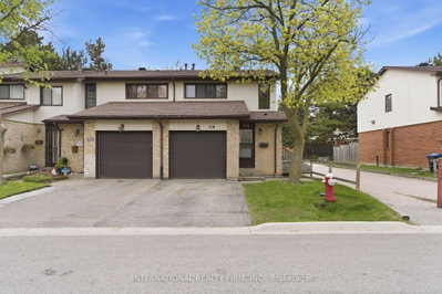 4-bed Townhouse, Condo · 114 Foster Cres