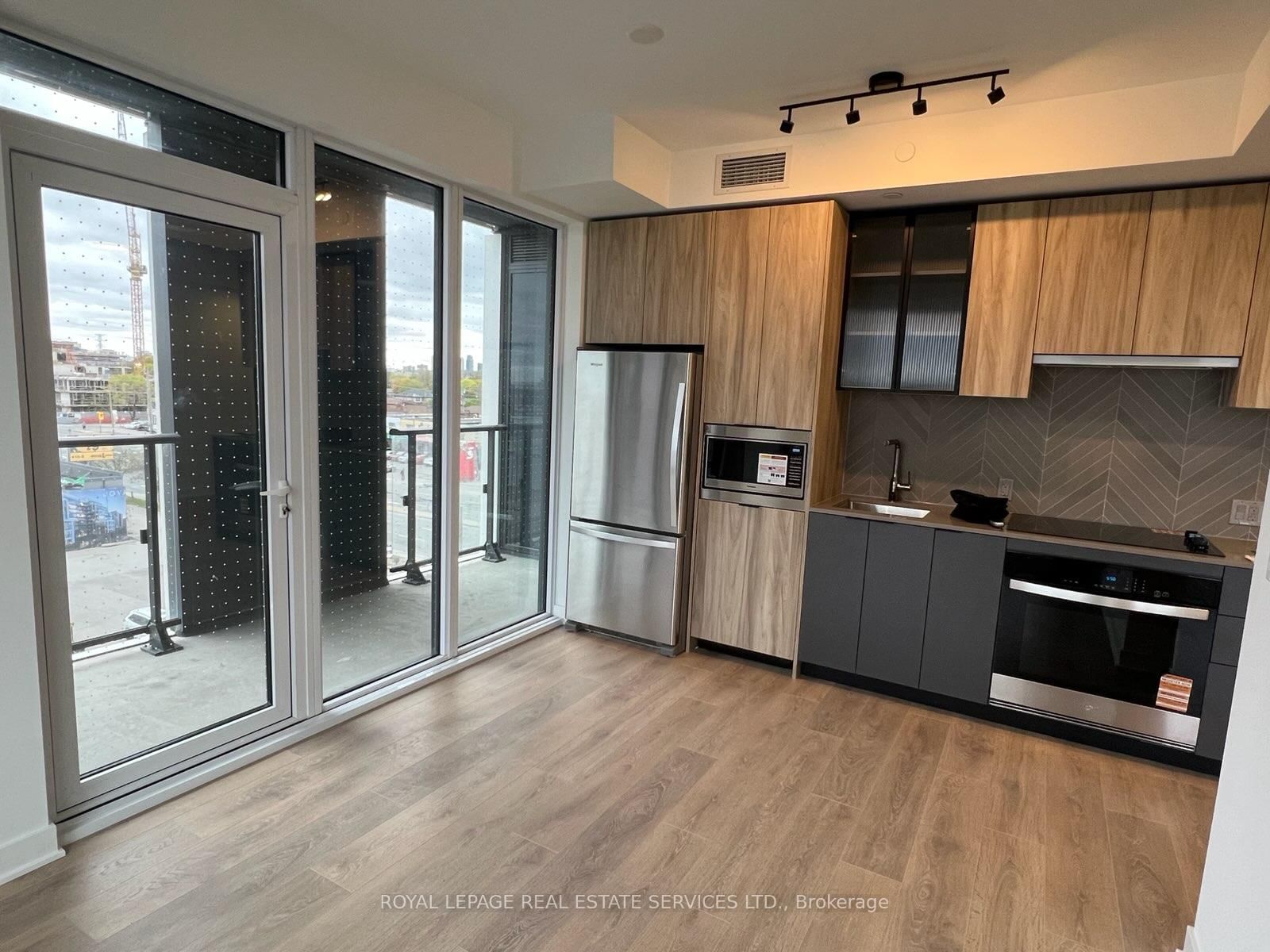 1037 The Queensway, Unit 412 - Photo 2