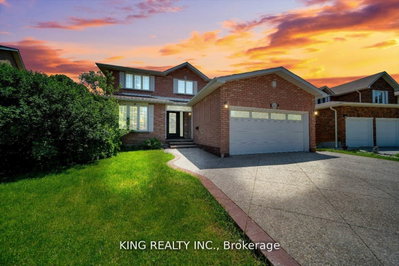 6-bed Detached House · 2606 Ambercroft Tr