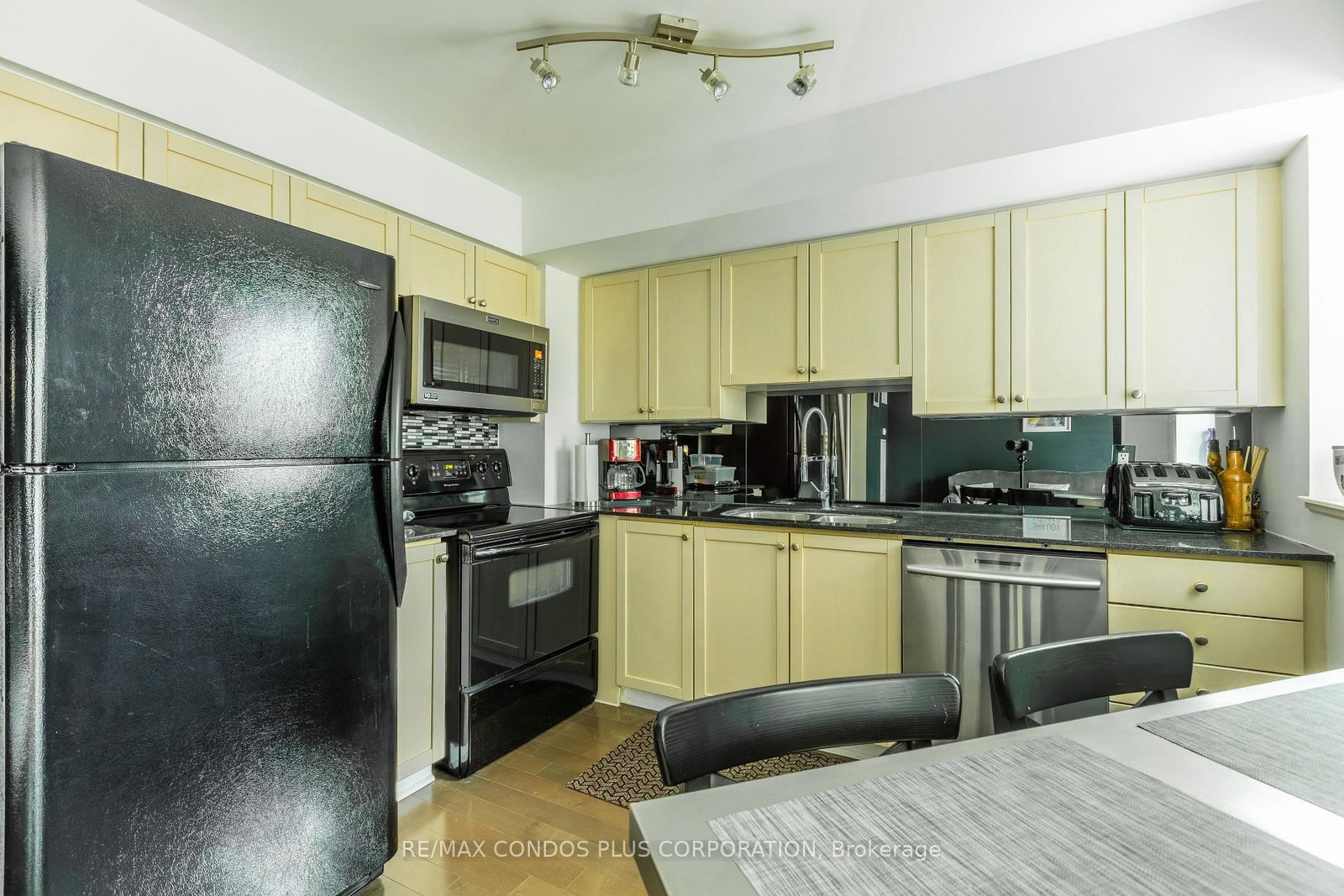 2119 Lake Shore Toronto,ON M8V 4E8 — Photo 12