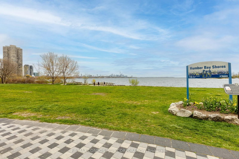 2119 Lake Shore Toronto,ON M8V 4E8 — Photo 6