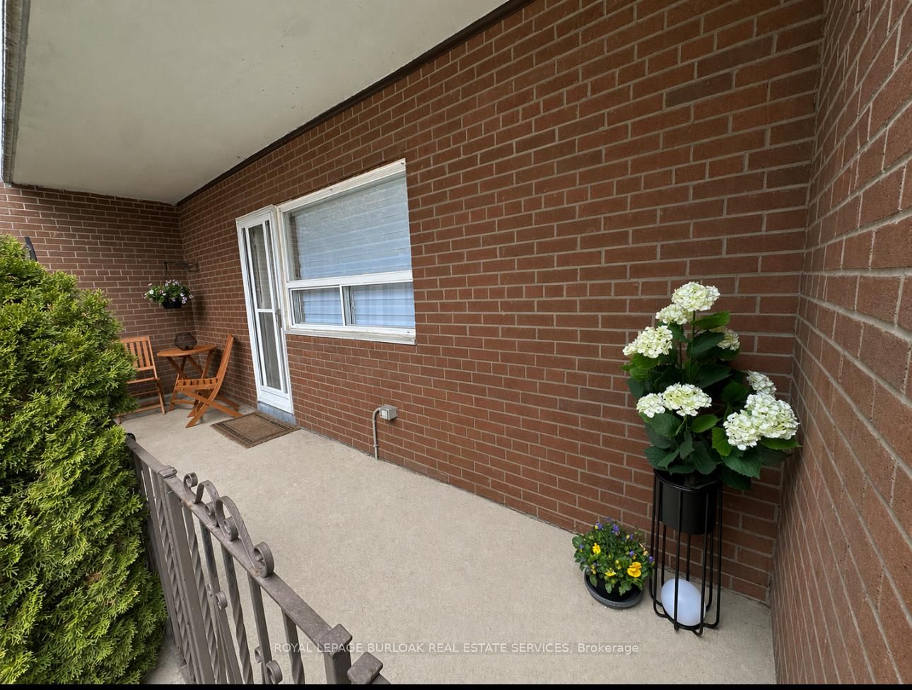 15 Elizabeth Street N, Unit 101 - Photo 2