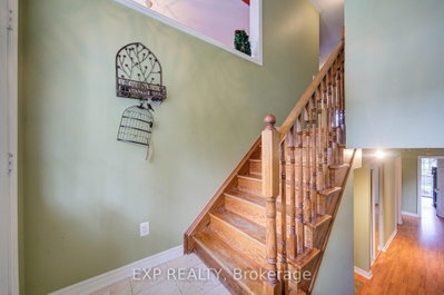 25 Sutcliff Lane • Halton Hills, ON photo 9
