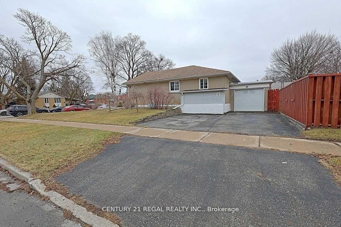 9 Guiness Avenue, Toronto, ON, photo 3