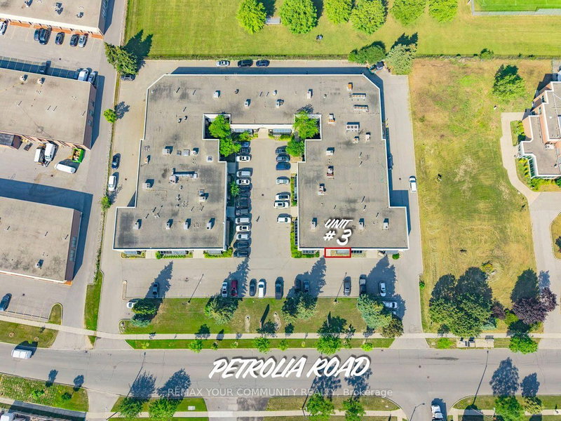 800 Petrolia Rd photo 4