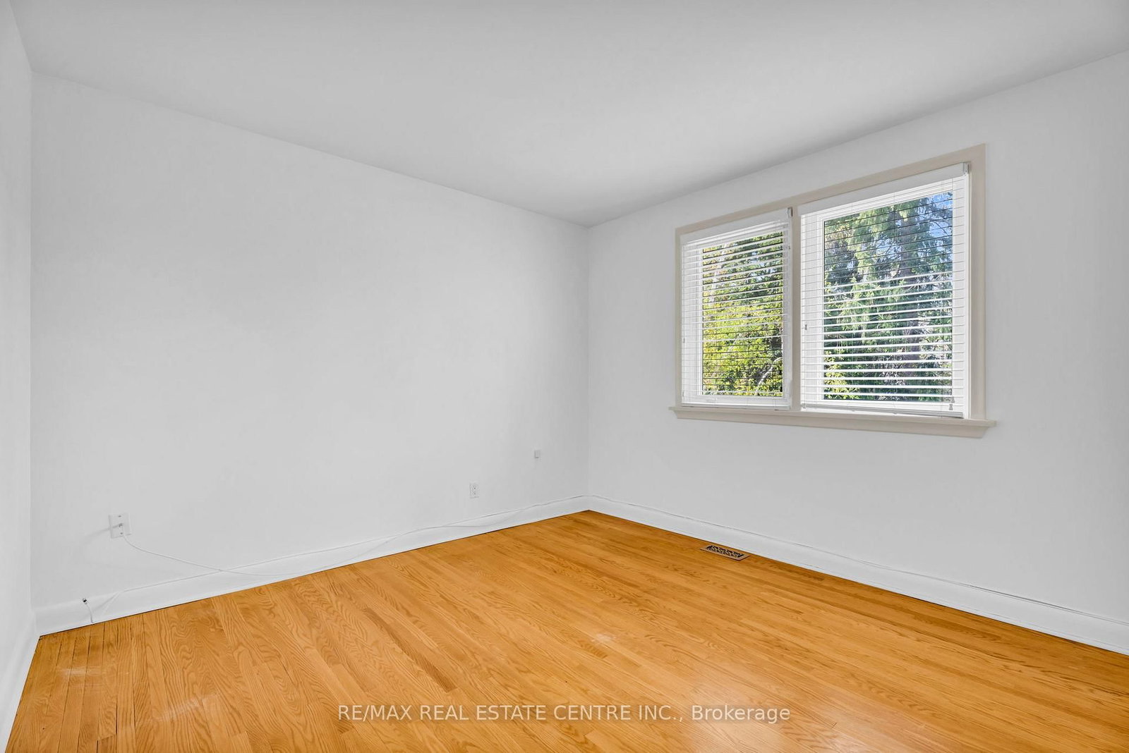 48 Maple Avenue S, Unit Upper - Photo 22
