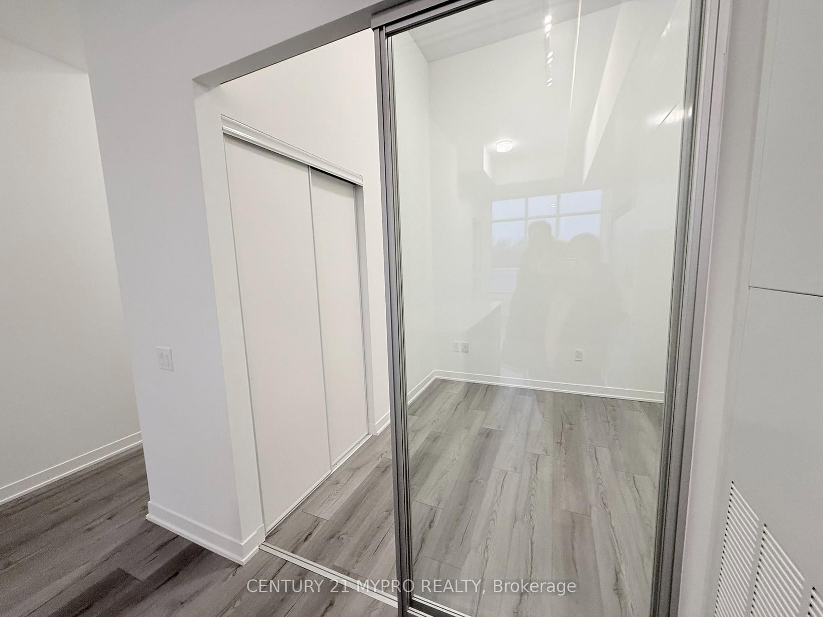 395 Dundas Street W, Unit 115 - Photo 12