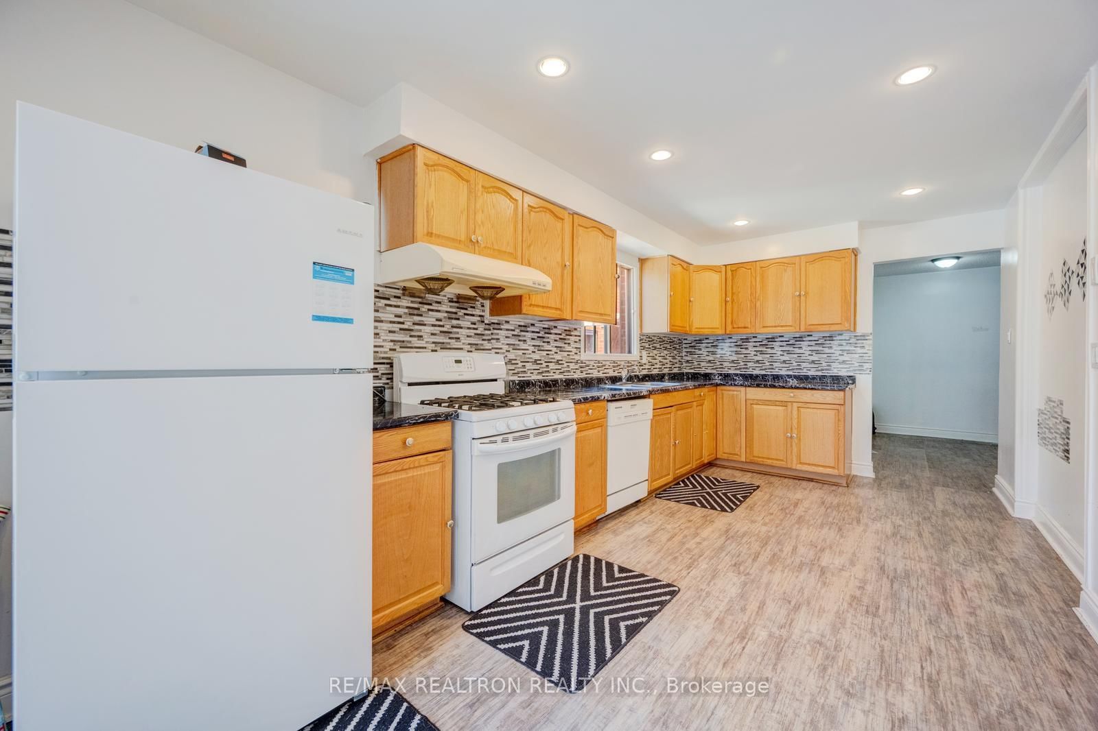 6 Albemarle Court • Brampton, ON photo 8