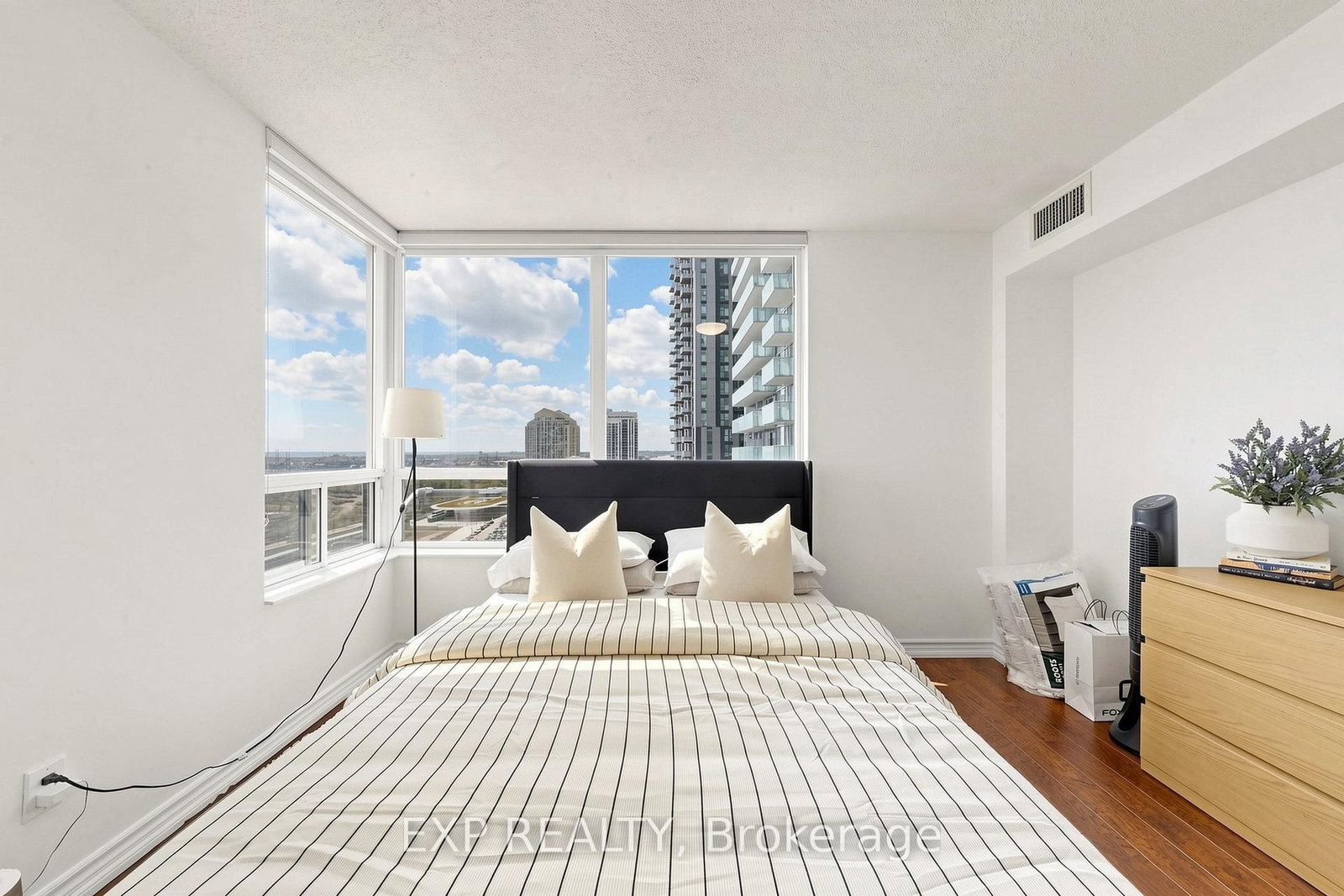 5233 Dundas Street W • ##1428 • Toronto, ON photo 22