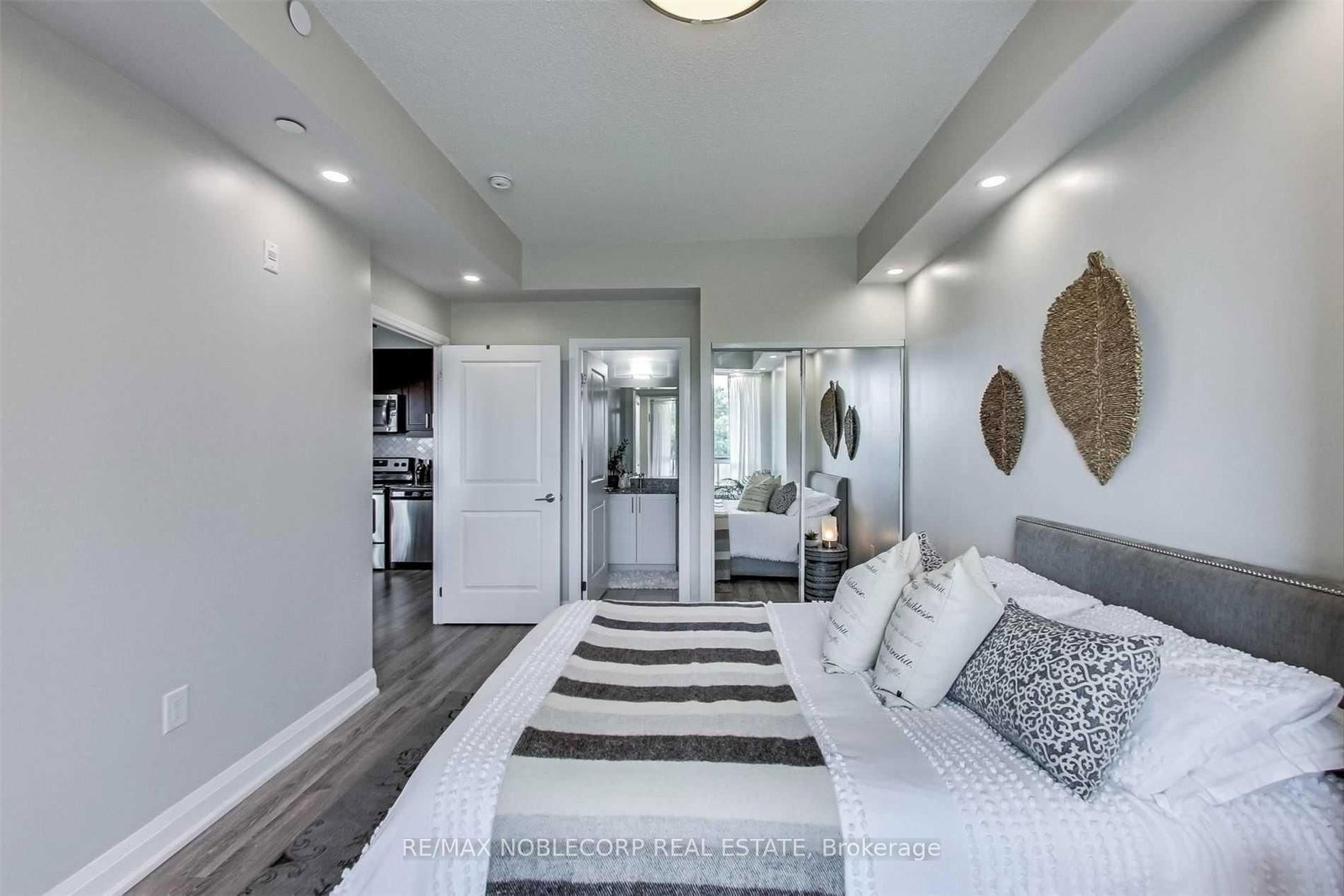 2800 Keele Street, Unit 304 - Photo 8