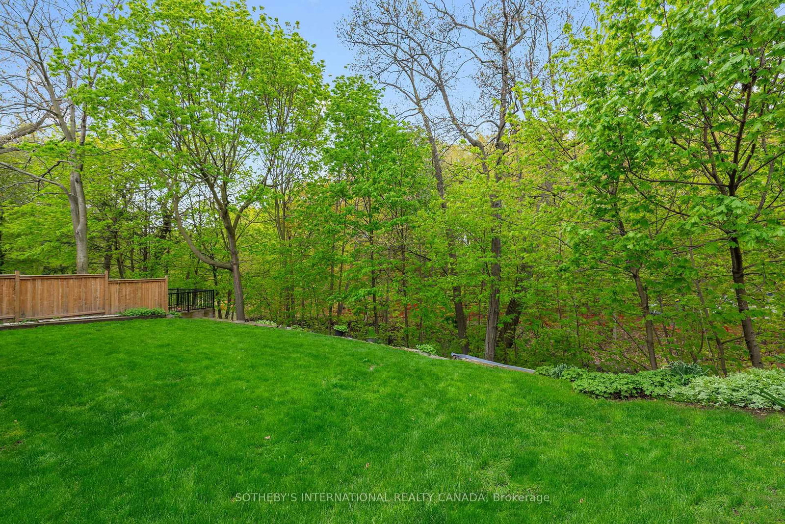 15 Saxony Crescent - Photo 35