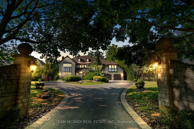 5-bed Detached House · 2235 Shawanaga Tr
