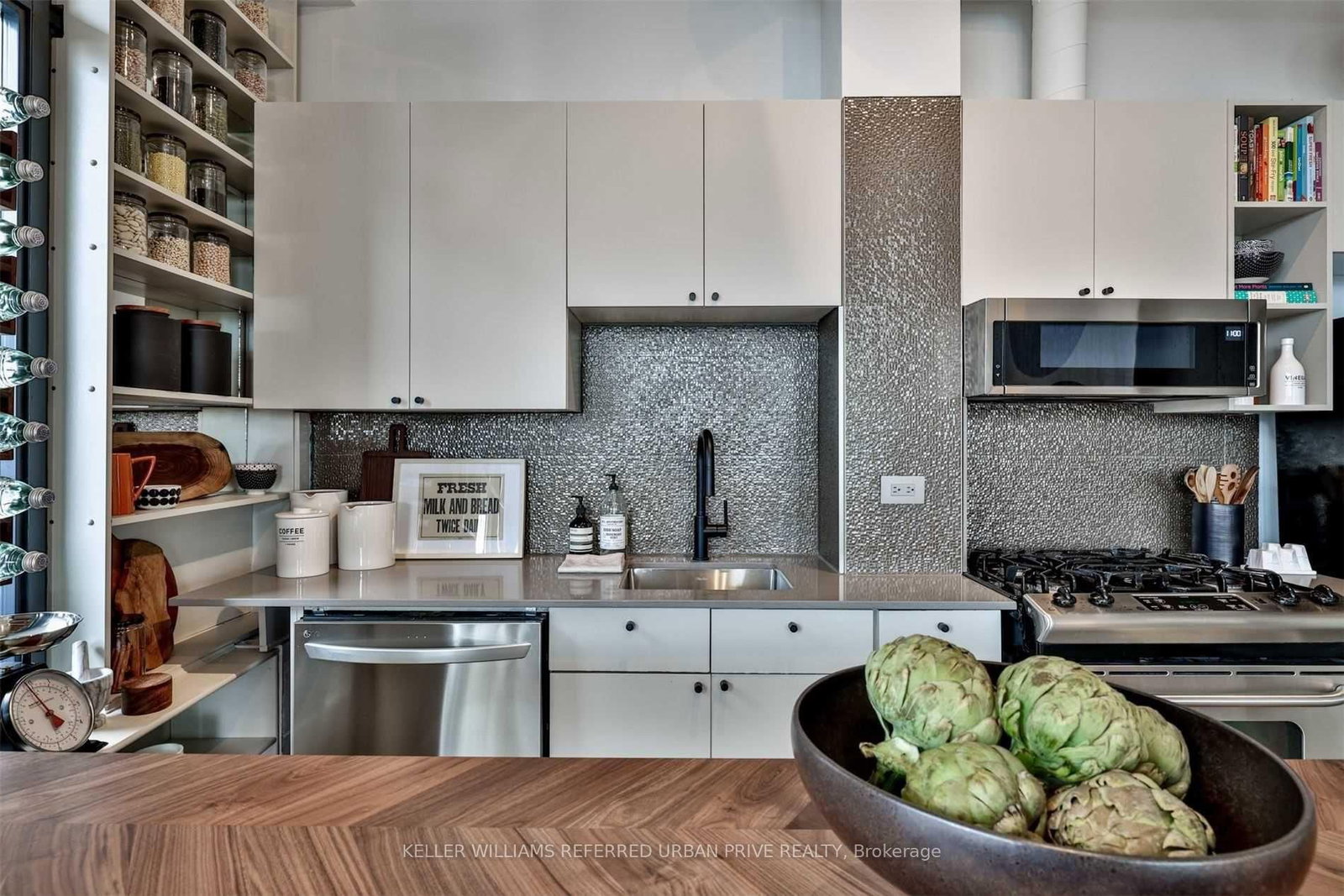 369 Sorauren Avenue, Unit 602 - Photo 9
