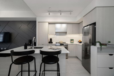 4-bed Townhouse, Condo · 30 Gibbs Rd