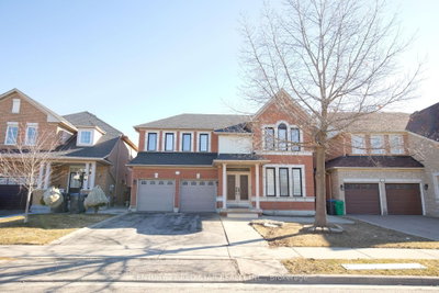 6-bed Detached House · 3 Okanagan Dr