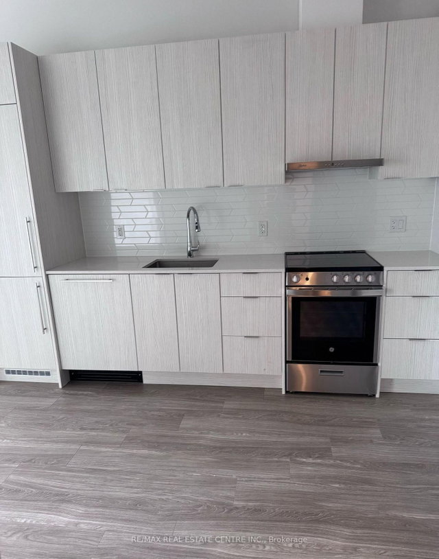 502 - 430 Square One Drive