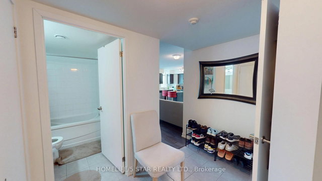 1209 - 816 Lansdowne Avenue