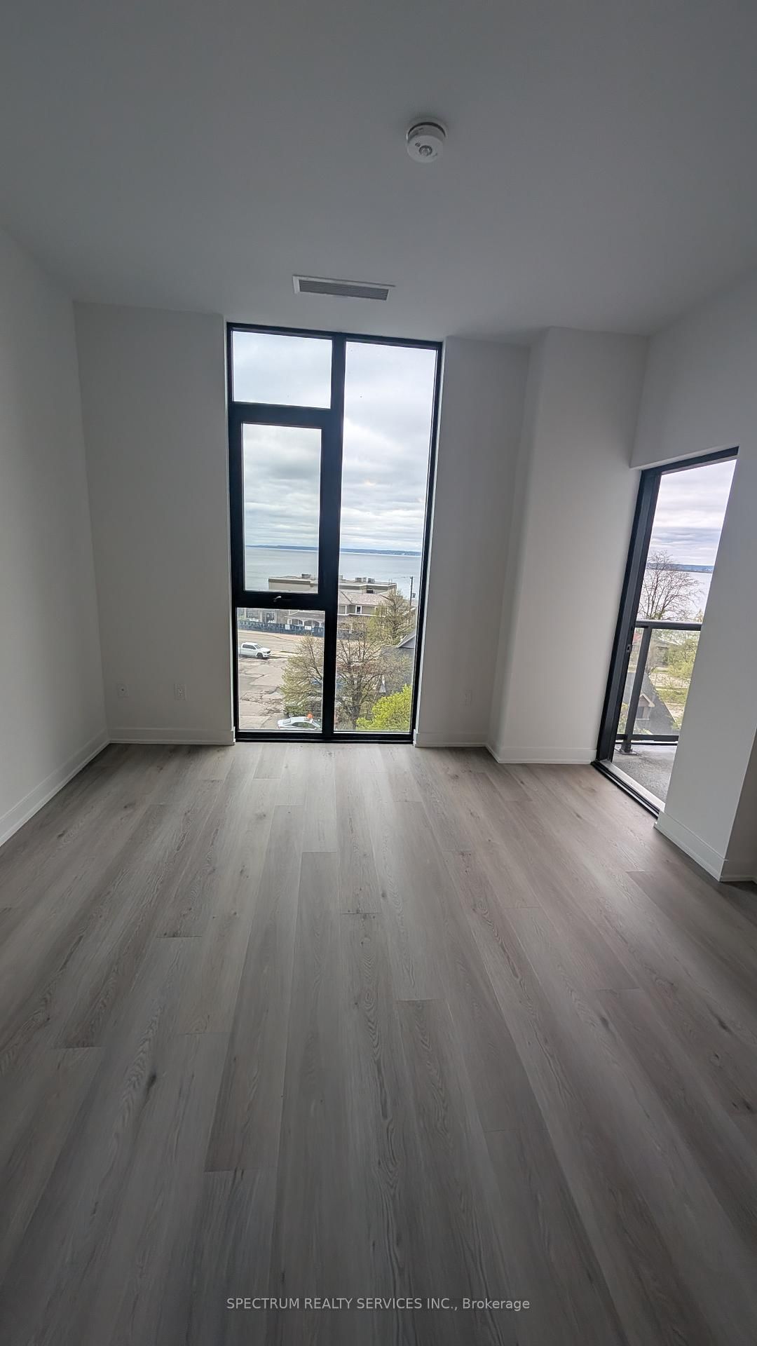 2075 Lakeshore Road, Unit 407 - Photo 4