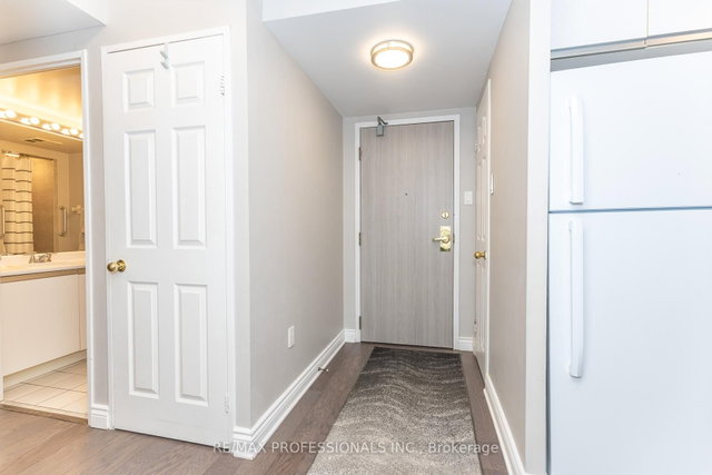 702 - 2177 Burnhamthorpe Road W