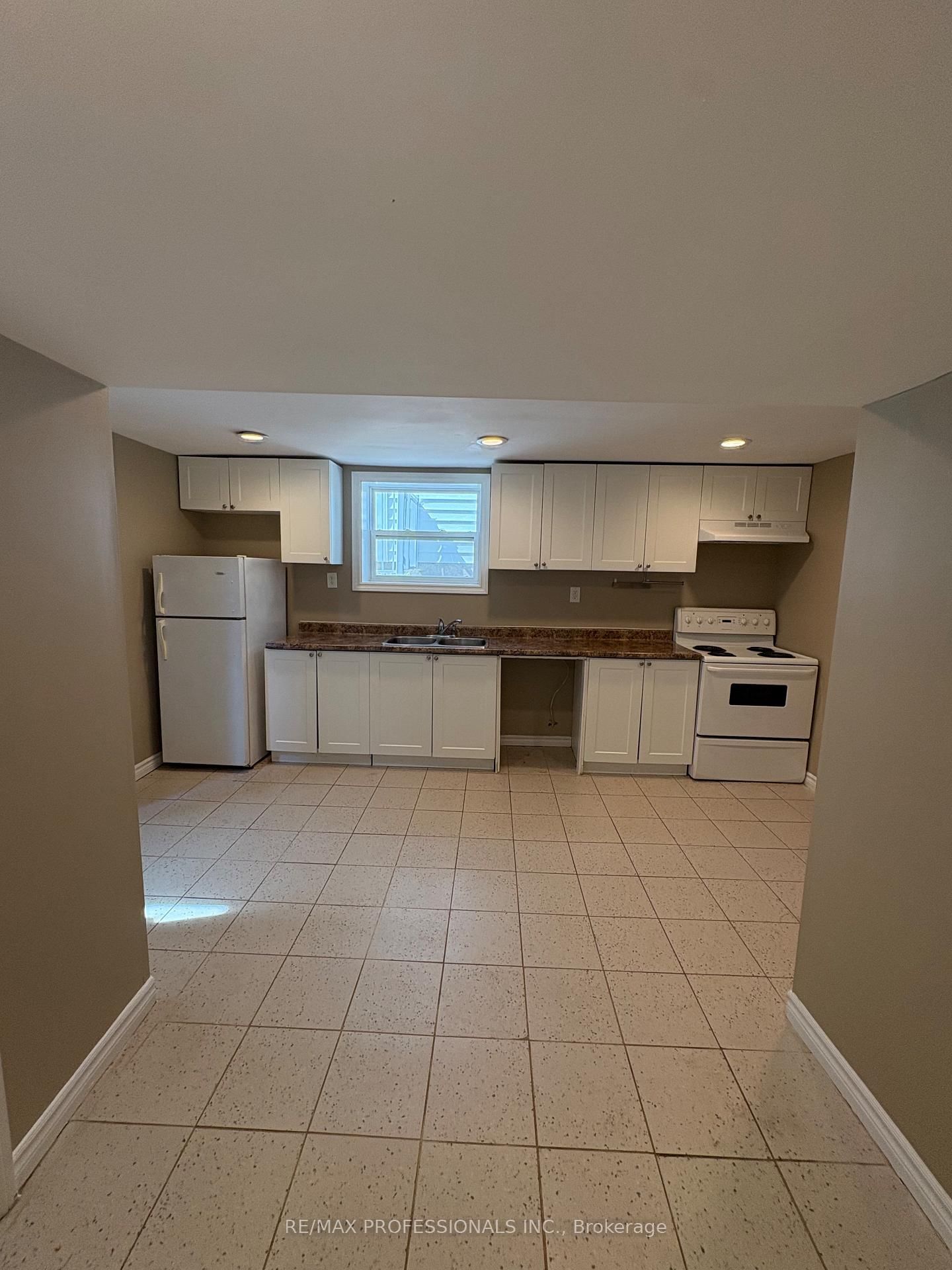 8 Birch Tree Crescent, Toronto, ON, photo 2
