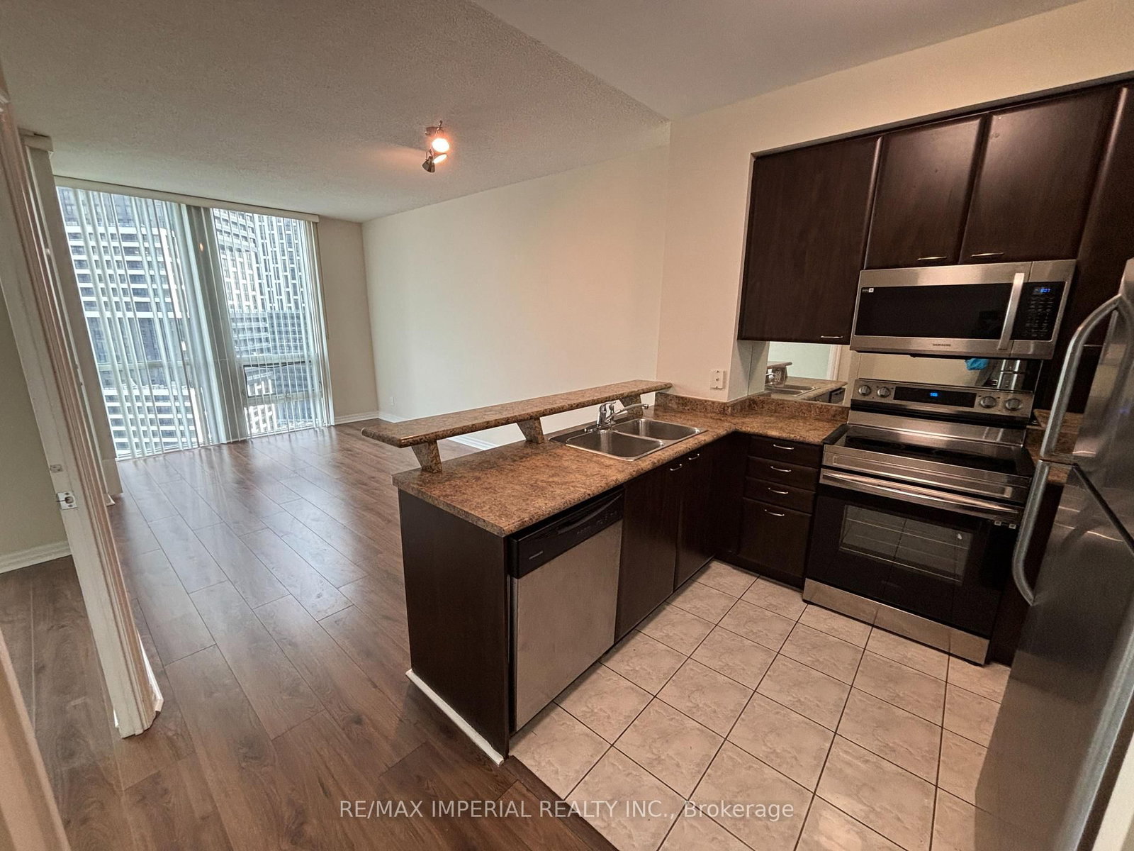 220 Burnhamthorpe Road W, Unit 2110 - Photo 11