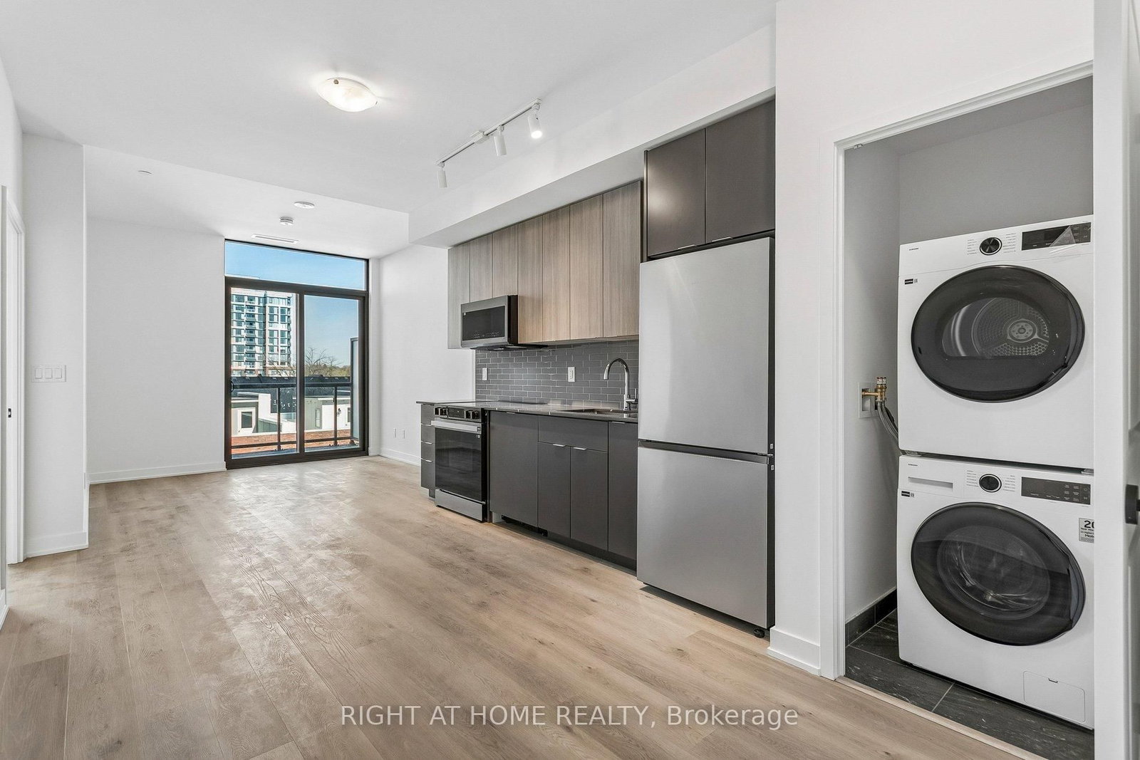2075 Lakeshore Road, Unit 402 - Photo 2