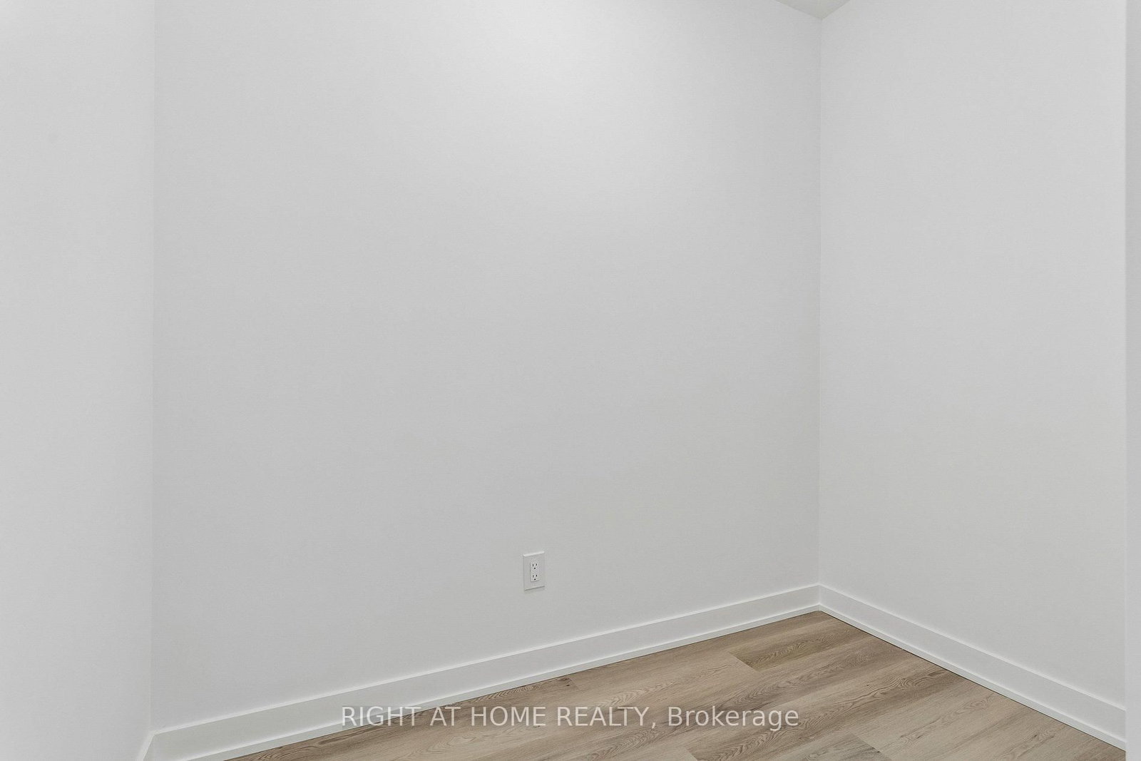2075 Lakeshore Road, Unit 402 - Photo 8
