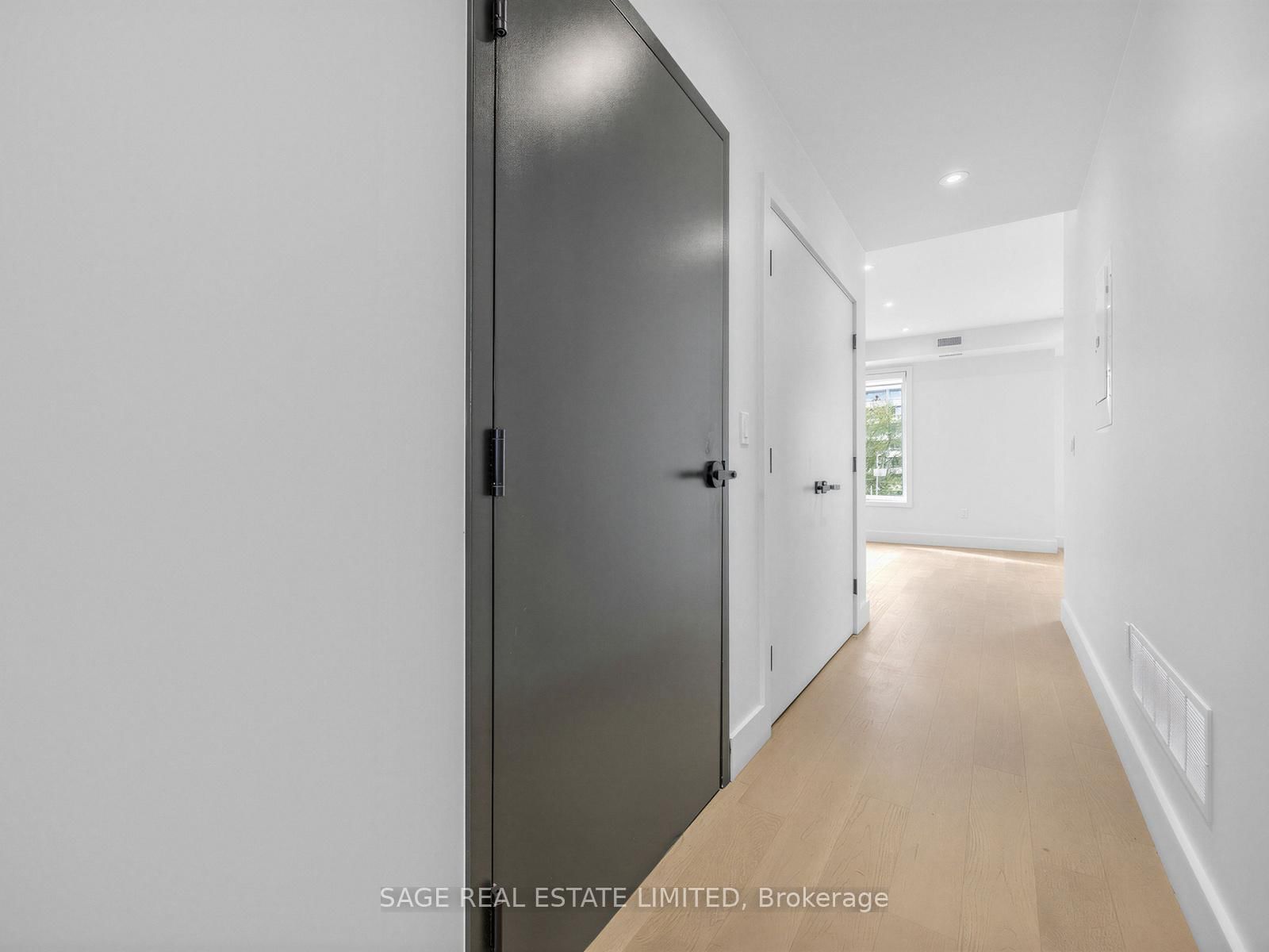 909 Castlefield Avenue, Unit 3 - Photo 16