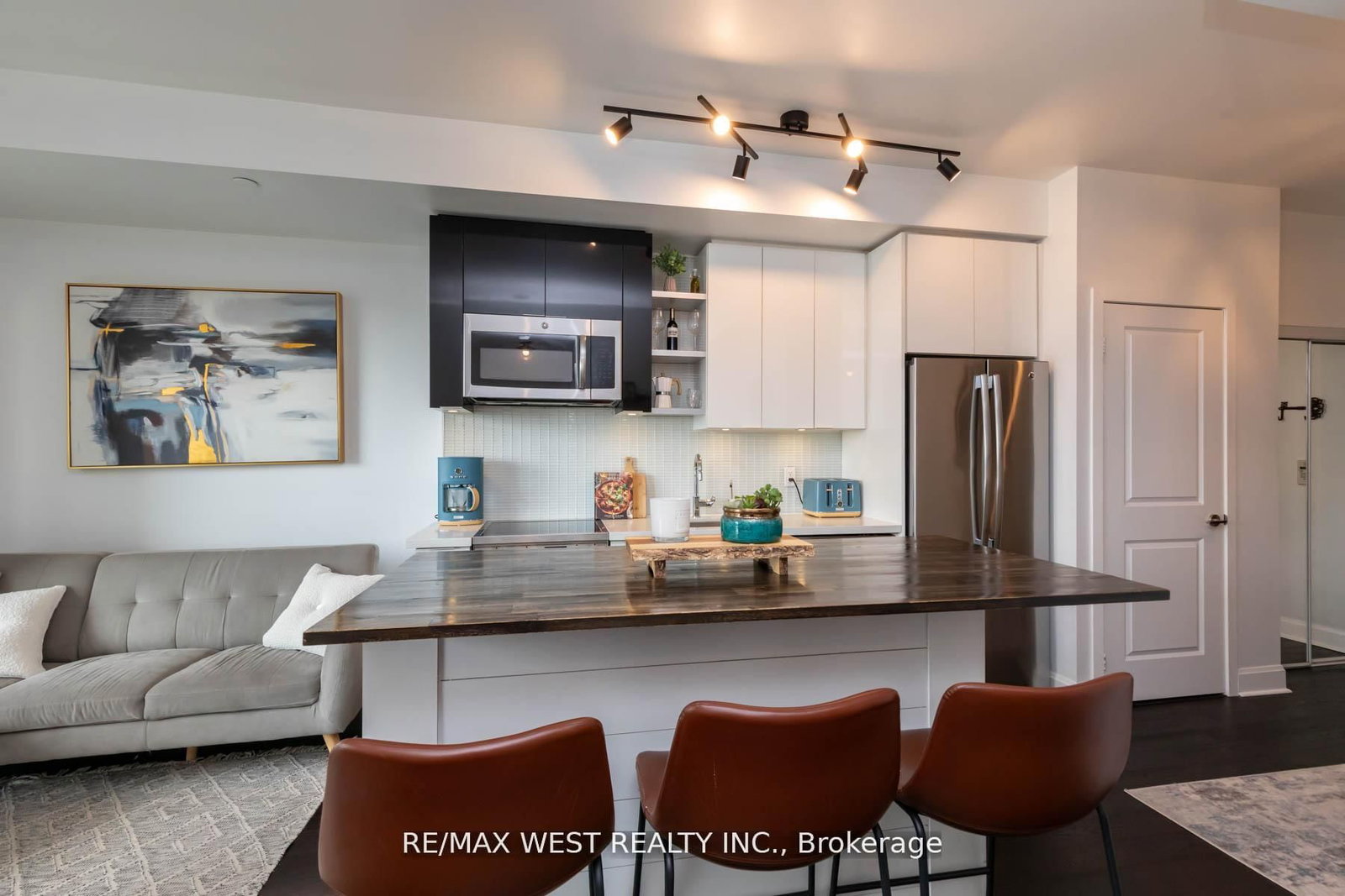 33 Shore Breeze Drive, Unit 802 - Photo 5