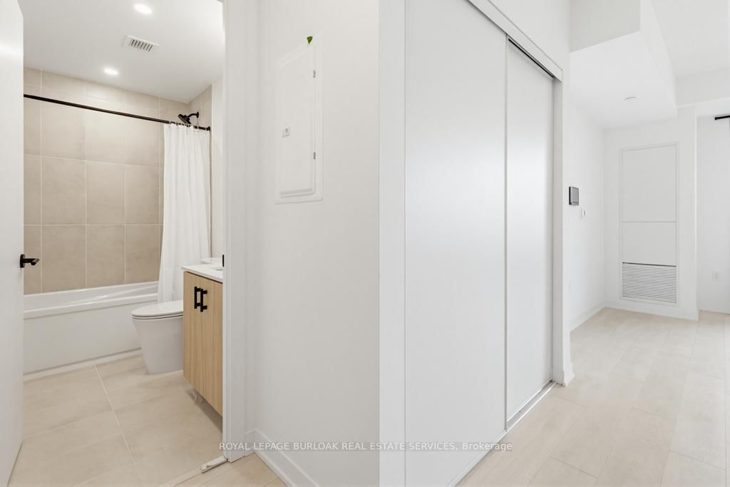 4878 Powers Common, Unit 208