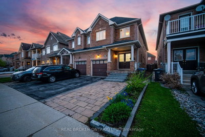 5-bed Semi-Detached · 3935 Skyview St