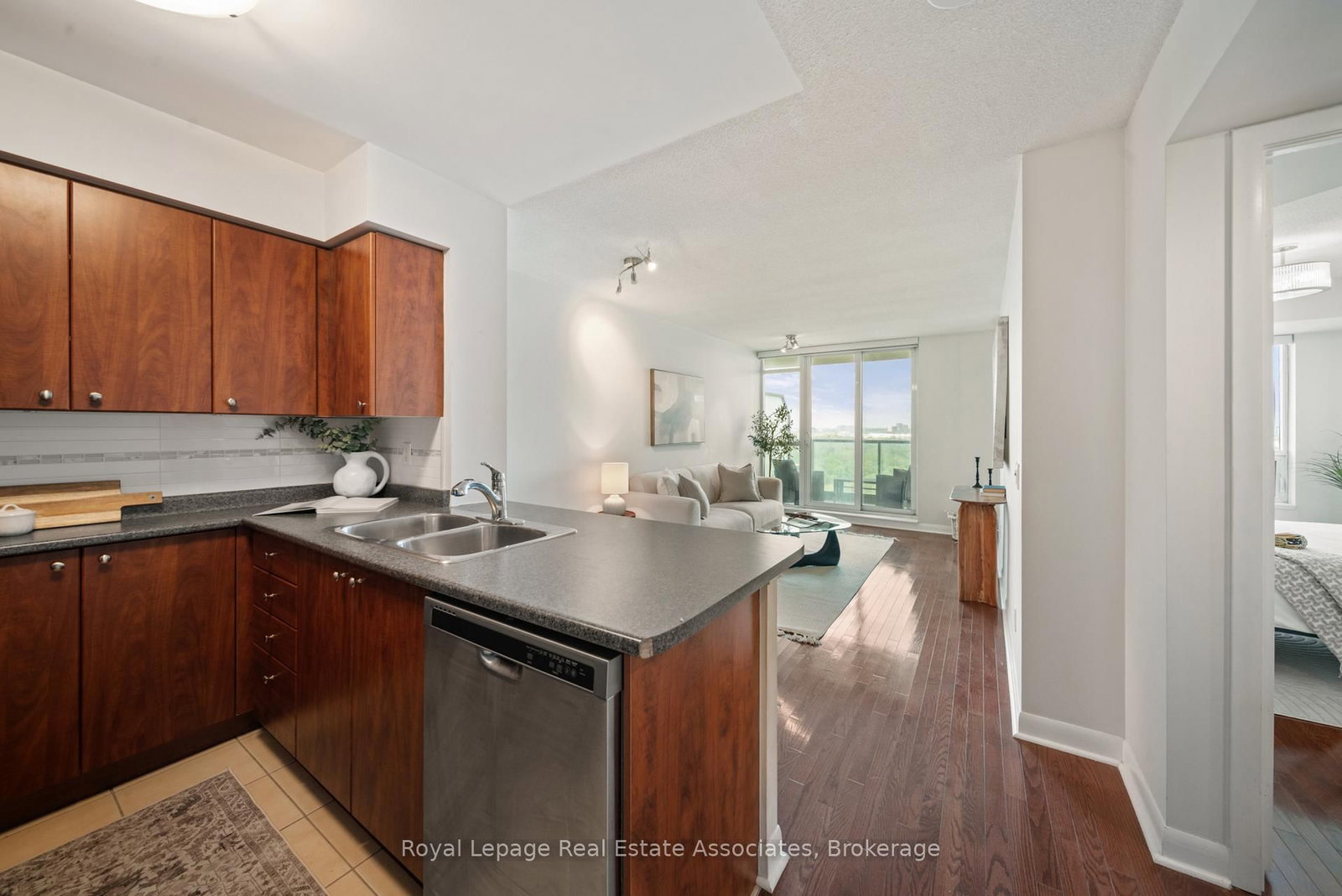 225 Sherway Gardens Road, Unit 1601 - Photo 6