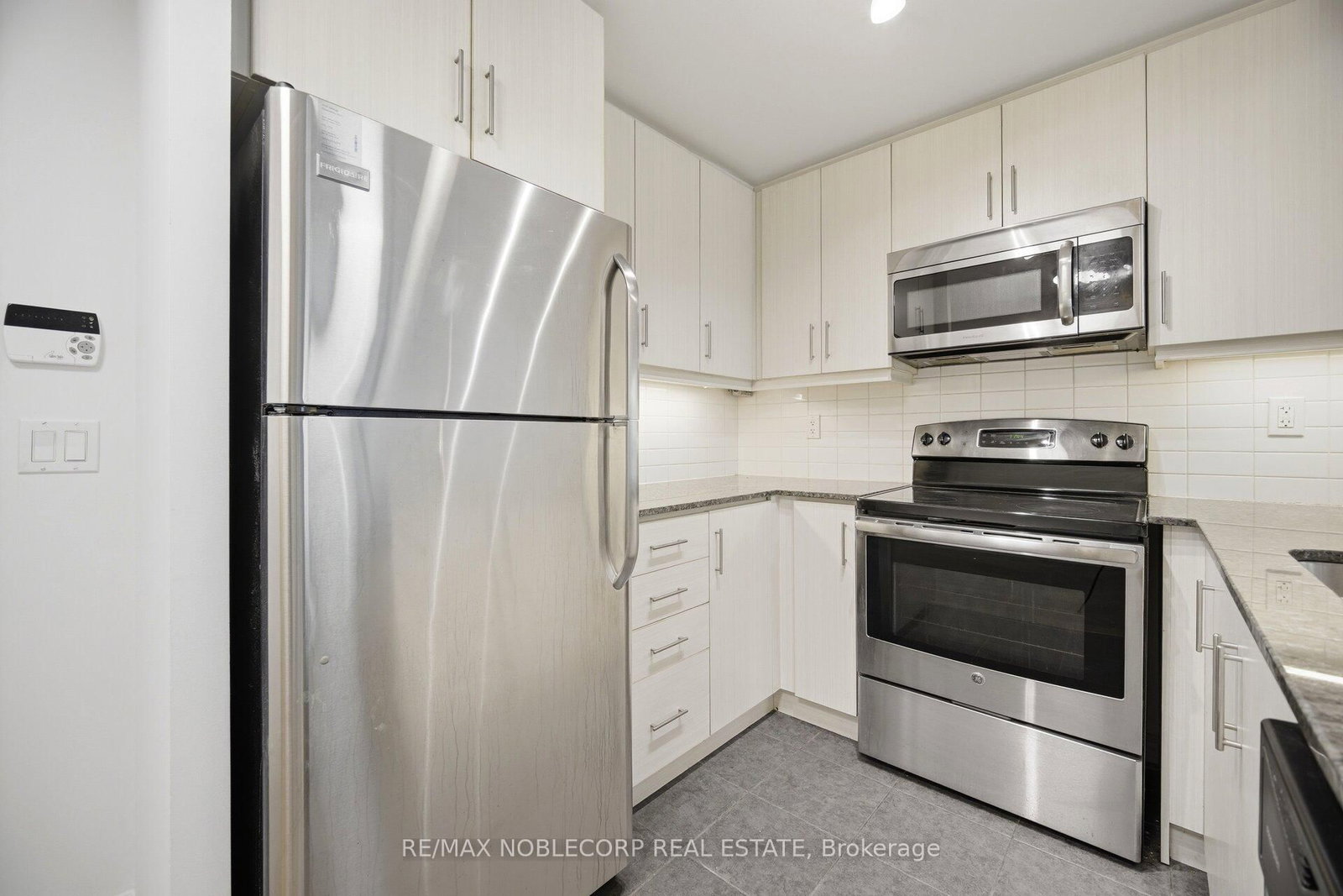 15 James Finlay Way, Unit 624 - Photo 11