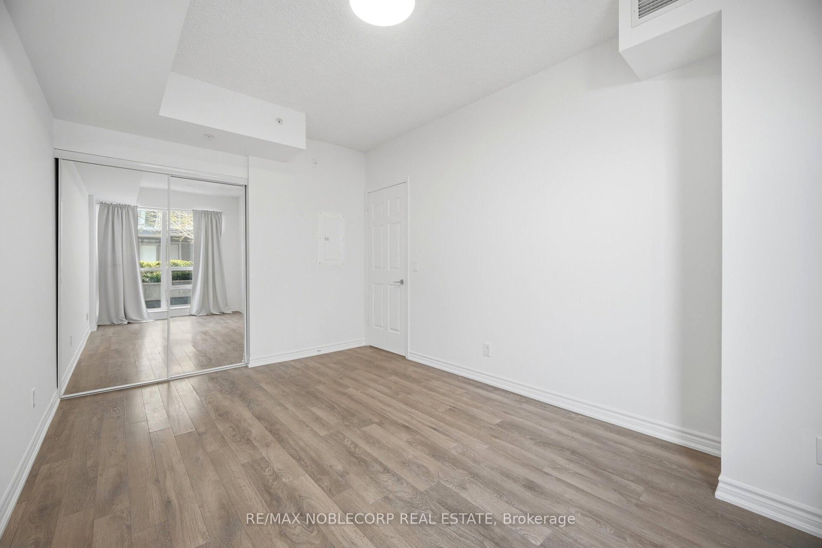 15 James Finlay Way, Unit 624 - Photo 30