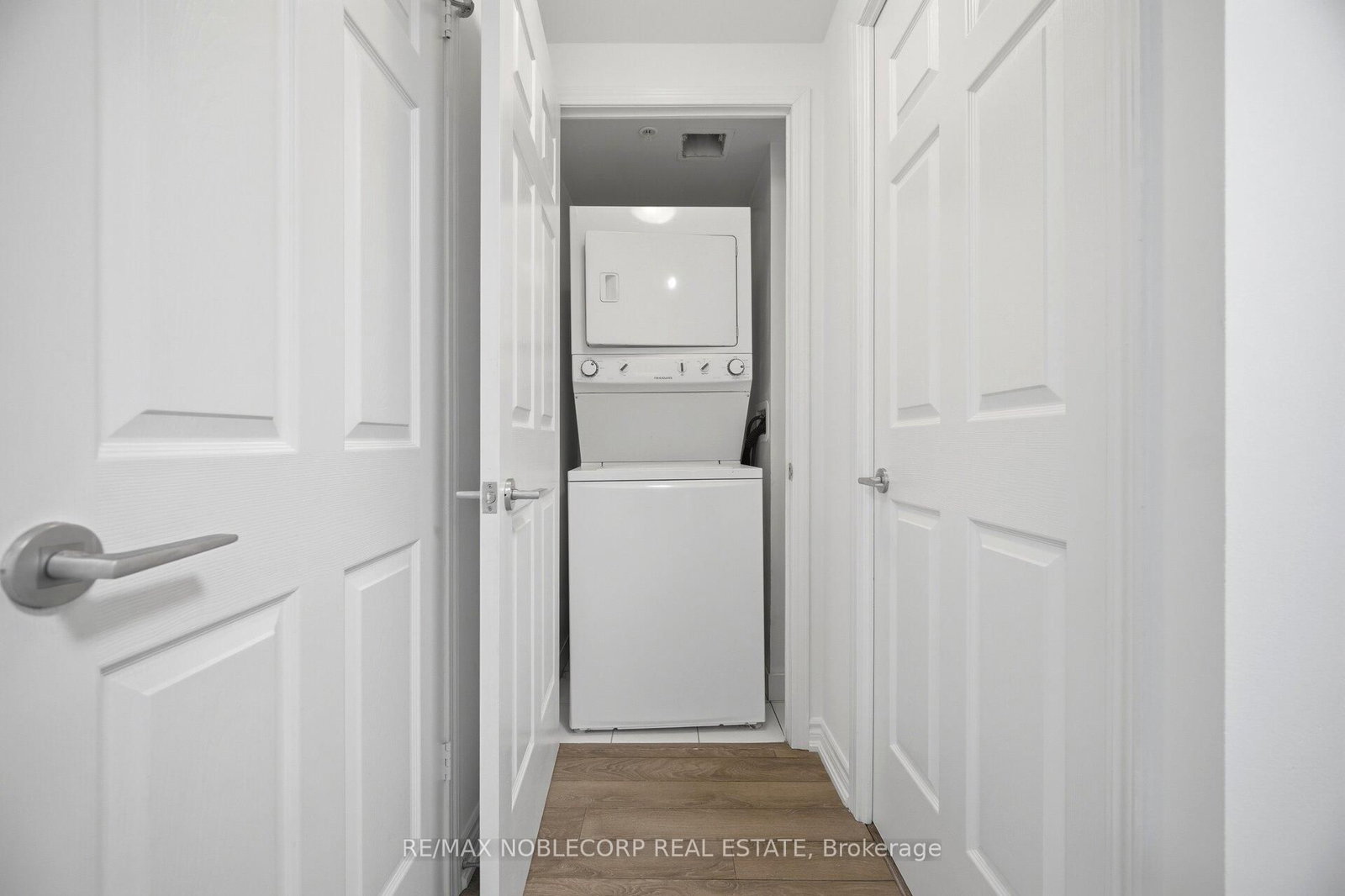 15 James Finlay Way, Unit 624 - Photo 32