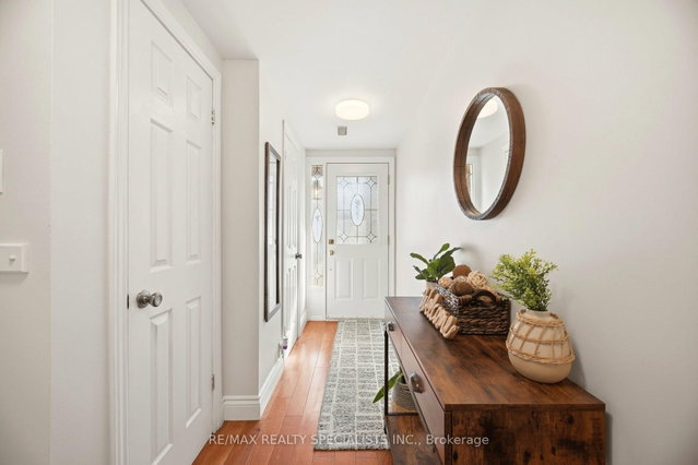 41 - 371 Bronte Street S