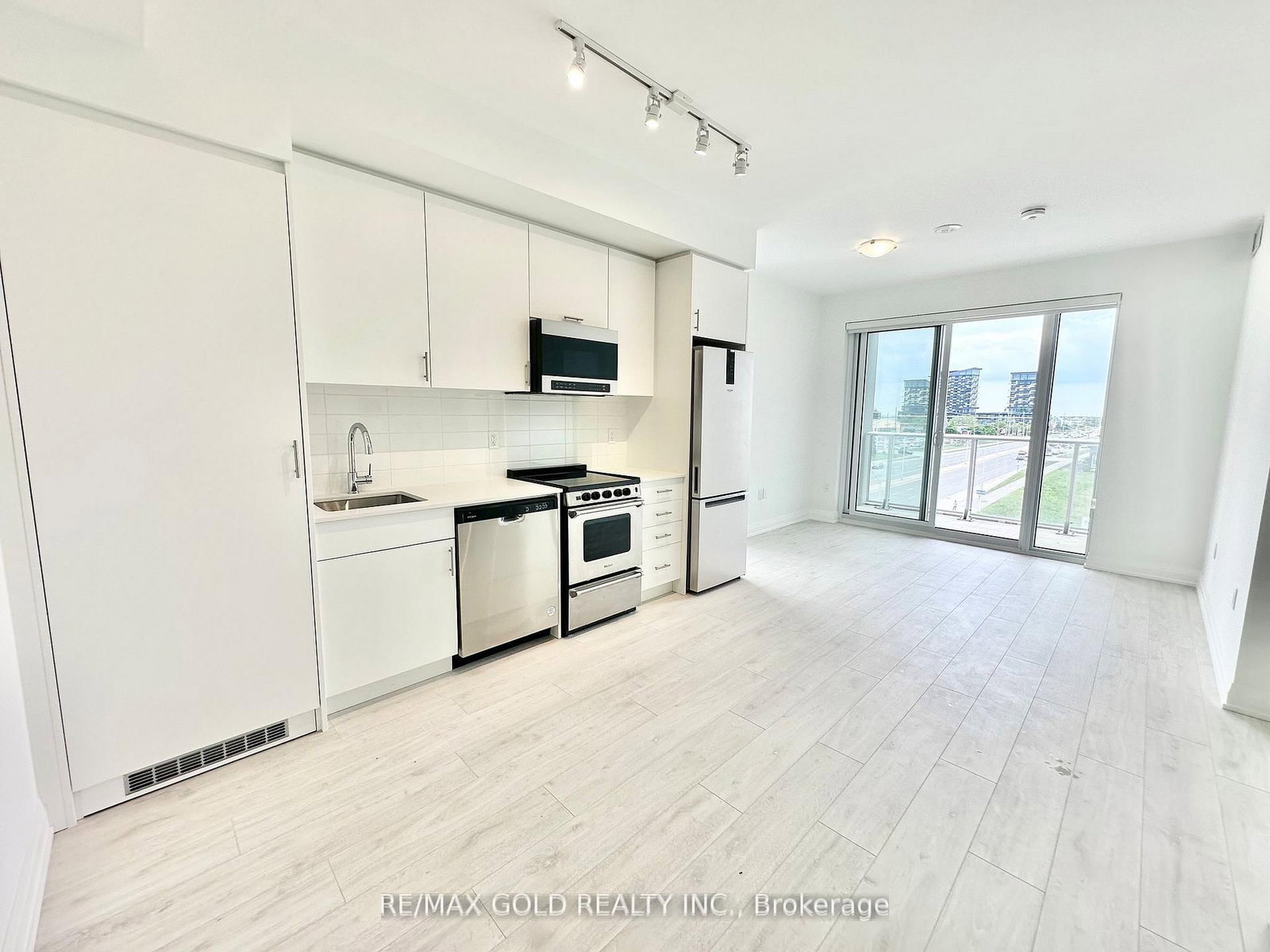 412 Silver Maple Road, Unit 515 - Photo 8