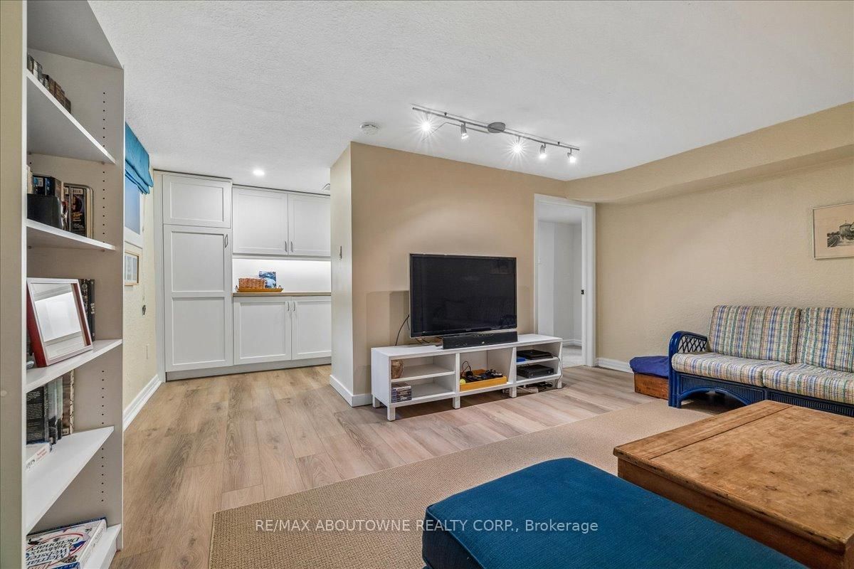 316 River Side Drive • Oakville, ON photo 22