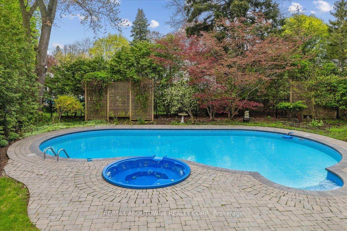 316 River Side Drive • Oakville, ON photo 32