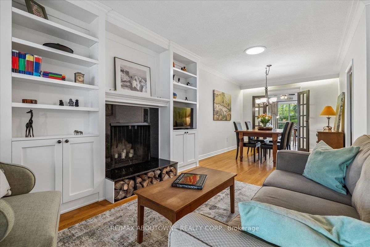 316 River Side Drive • Oakville, ON photo 6