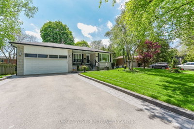 5-bed Detached House · 1443 Saginaw Cres
