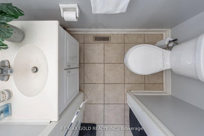 8 Bayridge Drive — photo 6