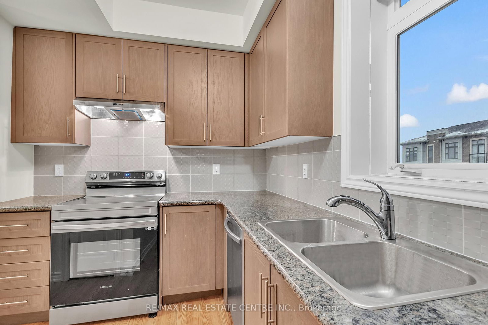 10 Halliford Place, Unit G-32 (312) - Photo 8