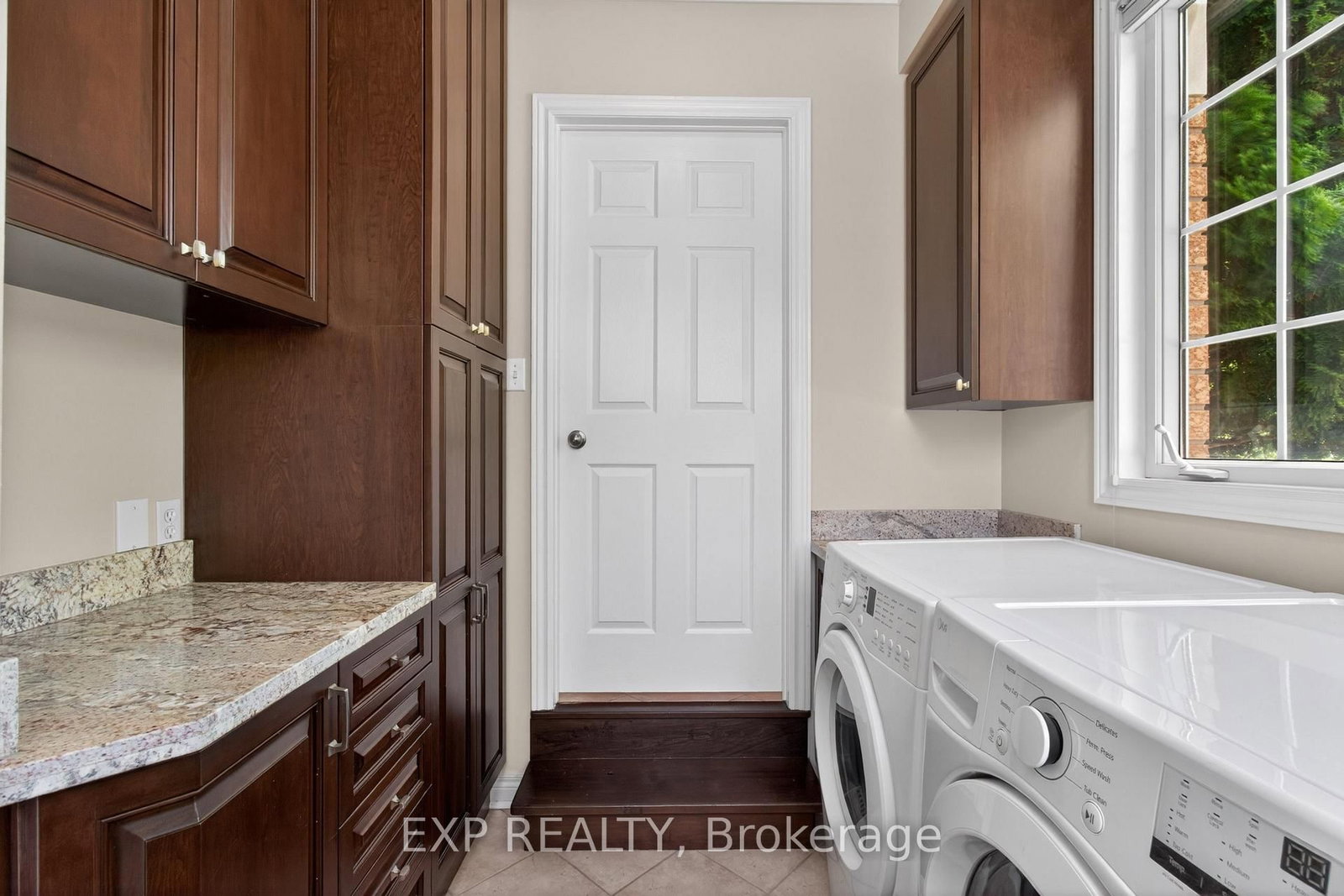 1347 Brookstar Drive • Oakville, ON photo 16