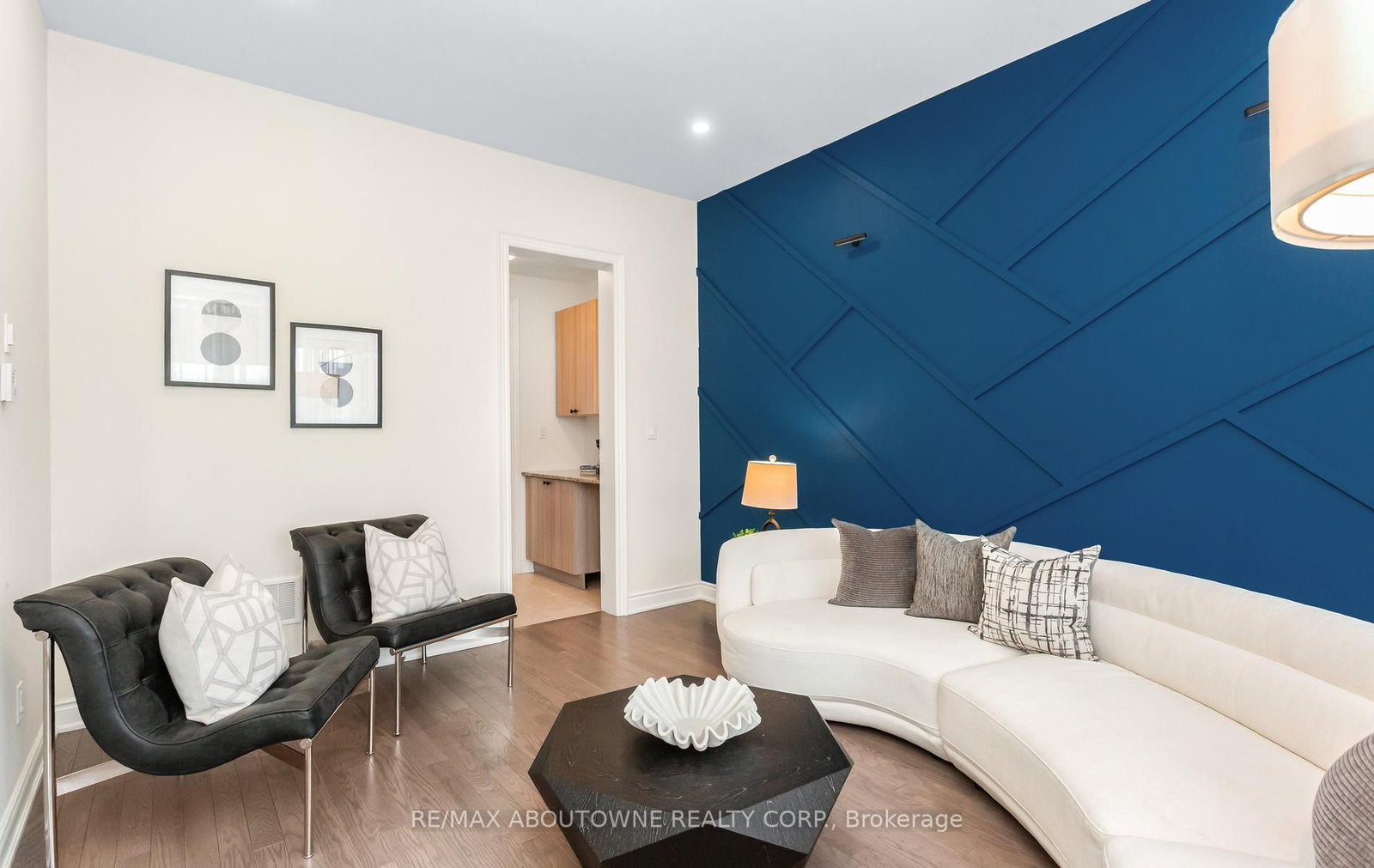 3294 Millicent Avenue, Unit (Upper) - Photo 5